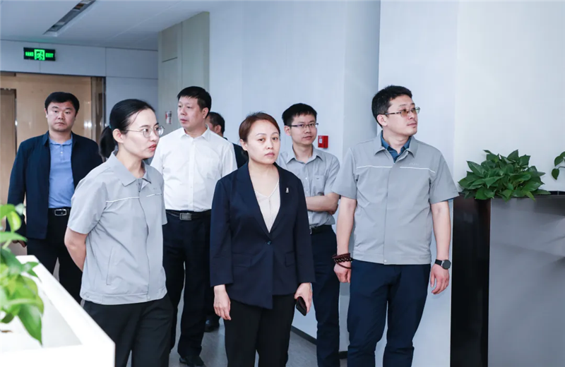 2023年5月15日，河北建材职业技术学院党委书记张明莉一行到东升国际北京集团进行校企合作交流。